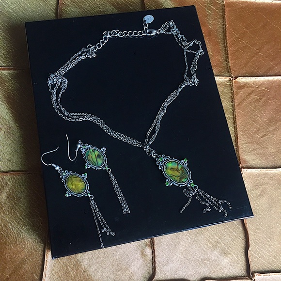 Gothic Necklace and Earrings - Picture 1 of 5